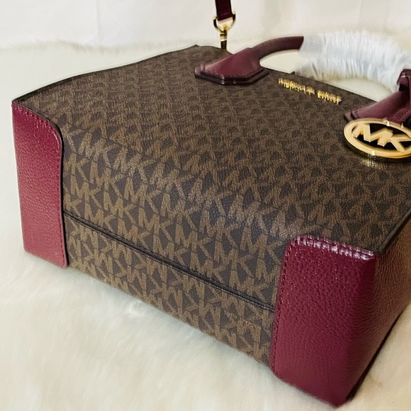 SOLD NWT Michael Kors Mercer Medium Logo and leather Accordian crossbody bag - Picture 3 of 11